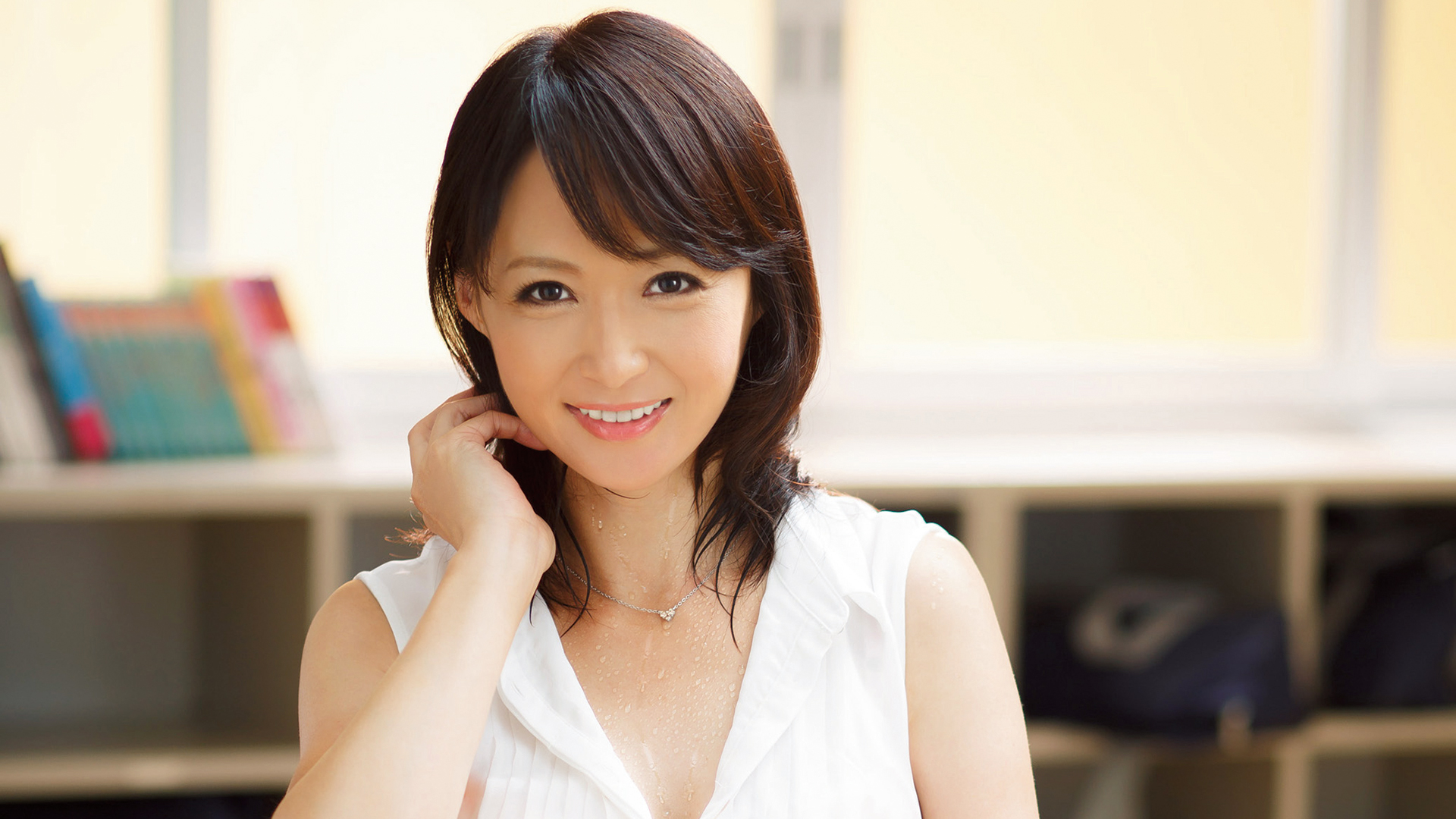 安野由美トップイメージ